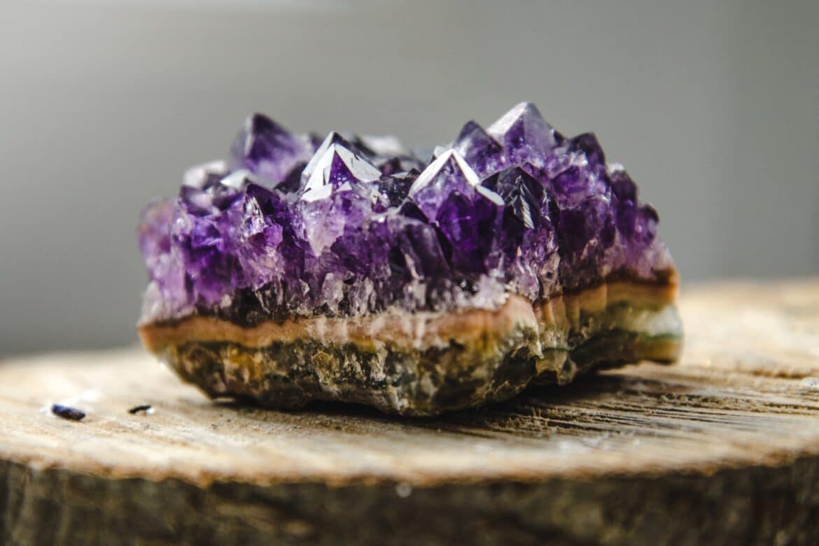 Bild på råa stenar